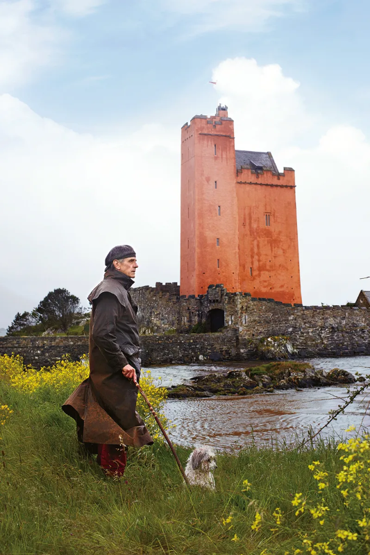 jeremy-irons-irland-schloss-1.webp