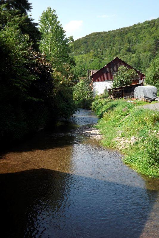 Warbsen Mühlenbach-Weg zum Berg.jpg