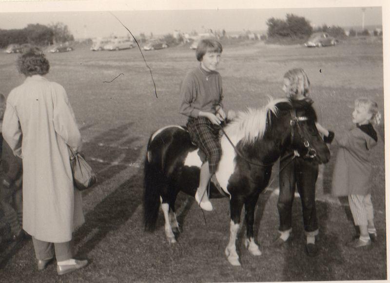 Urlaub 1957 in Kellenhusen, 1 x Reiten.jpg