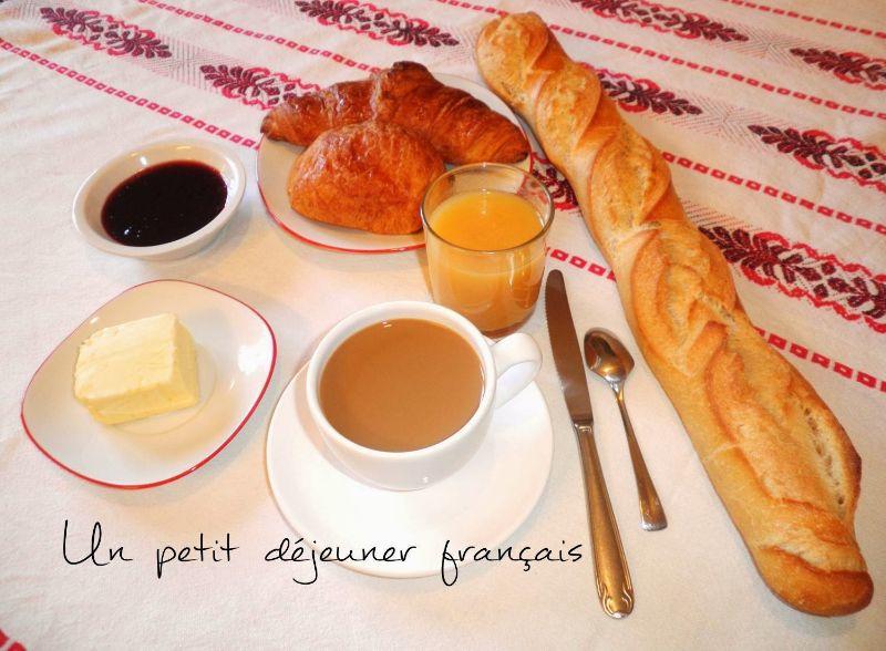 Un-petit-déjeuner-français.jpg