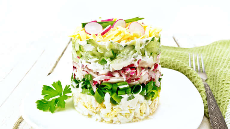 29414126-vegetarische-vorspeise-schichtsalat-2mLqA52W2Y70.jpg