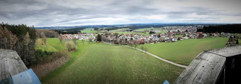 Loßburg Aussichtsturm mit Simon.jpeg