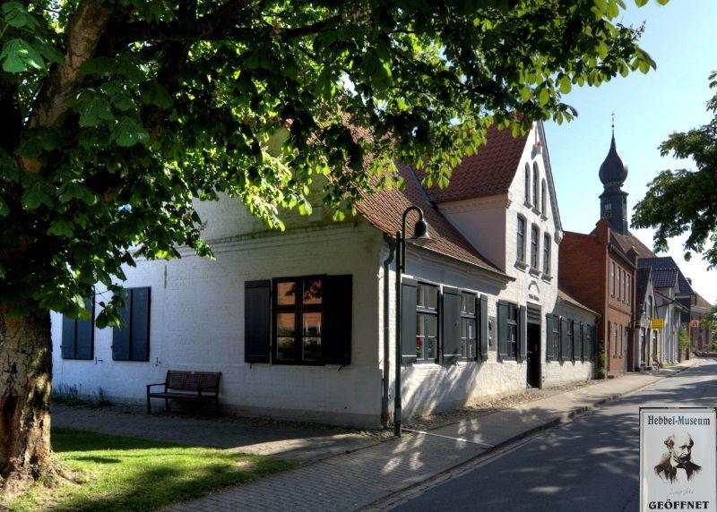 Hebbel-Museum  Ansicht mit Kirche Kopie.jpg