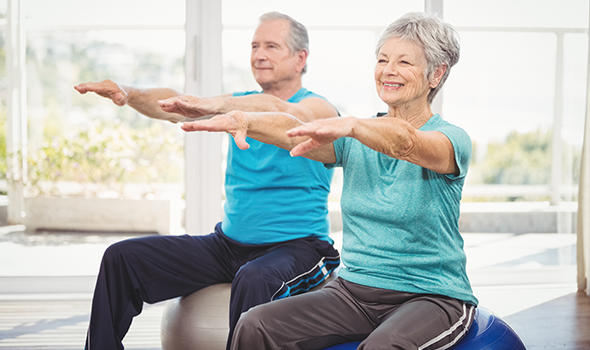 Freepik_happy-senior-couple-performing-exercise_wavebreakmedia_micro.jpg