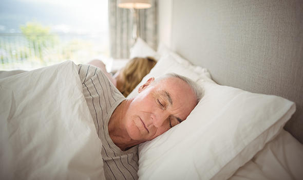 _Freepik_senior-couple-sleeping-on-bed_wavebreakmedia_micro.jpg