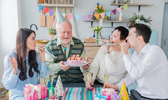 Freepik_senior-people-celebrating-birthday_freepik.jpg