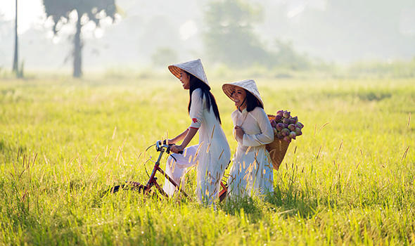 Gebeco_Vietnam_FrauenMitFahrrad_590x350px.jpg