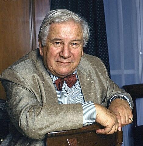 470px-Sir_Peter_Ustinov_Allan_Warren.jpg