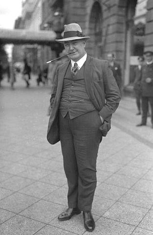 313px-Bundesarchiv_Bild_102-13109,_Edgar_Wallace.jpg