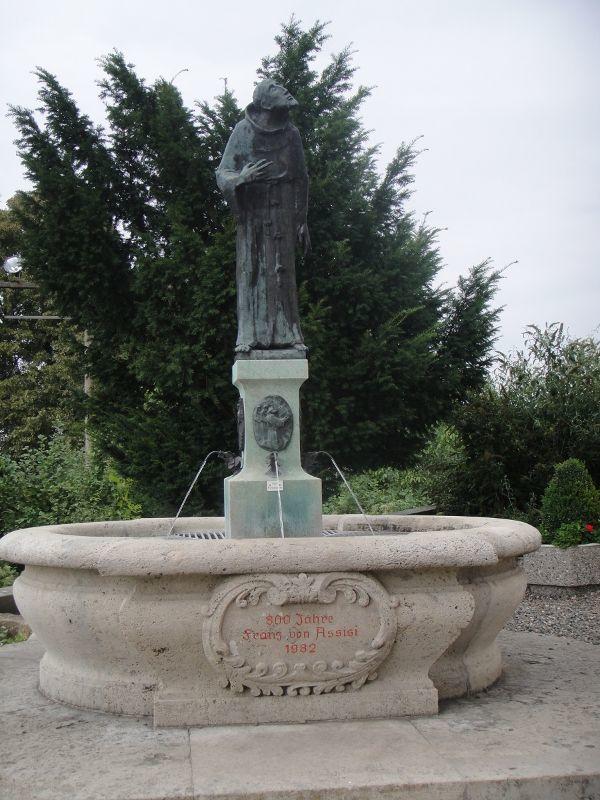 Brunnen F.v.Assisi.JPG