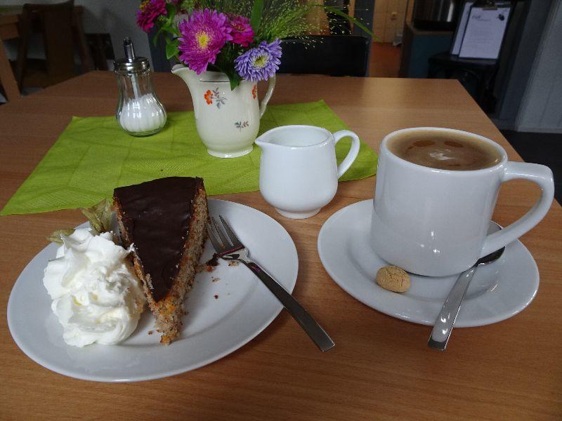 Kaffee und Kuchen.JPG