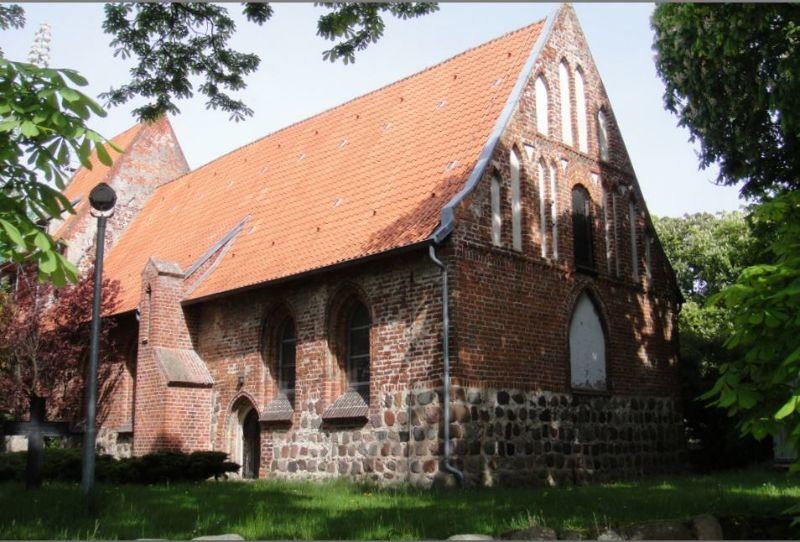 Dorfkirche Koserow.JPG