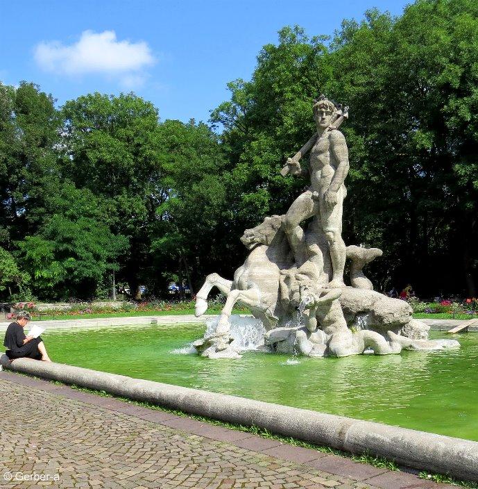 Neptunbrunnen.jpg