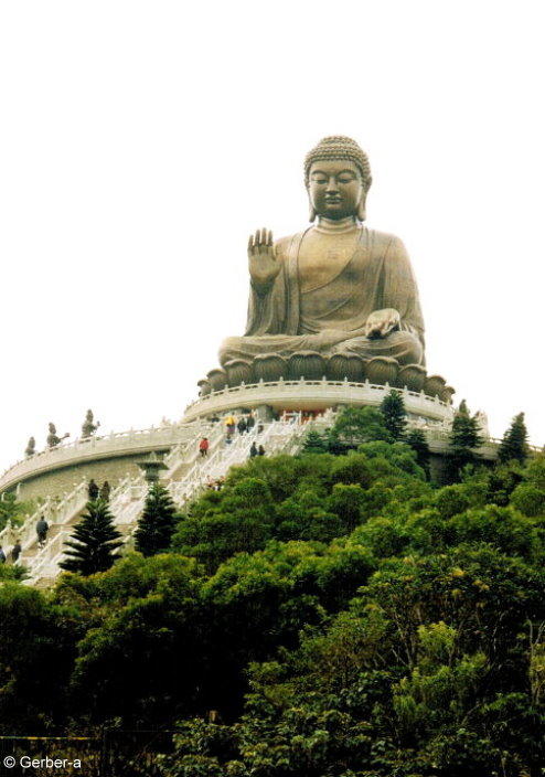 Tian Tan Buddha bei Ngong Ping auf Lantau Island in Hongkong 34 m hoch.jpg