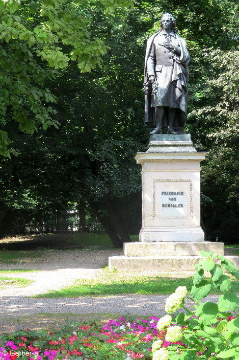 Friedrich von Schiller München Maximiliansplatz.jpg