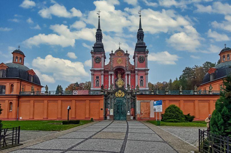 Wallfahrtskirche Heilige Linde (03).jpg