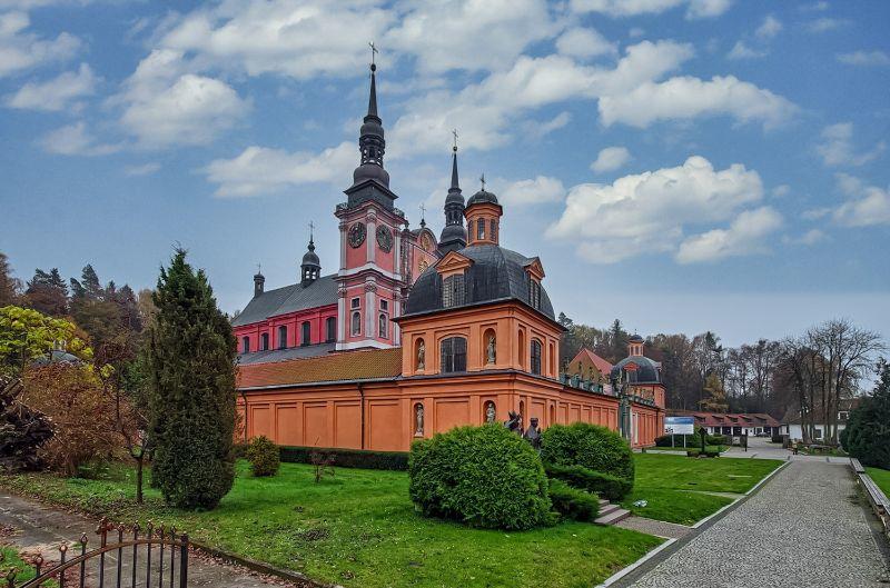 Wallfahrtskirche Heilige Linde (01).jpg