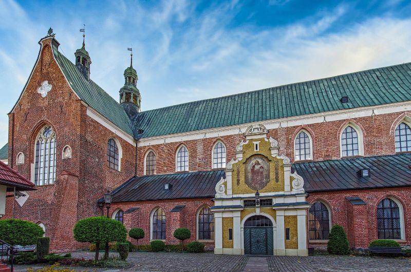 7.3 Kloster Oliva mit Kirche Danzig (2).jpg