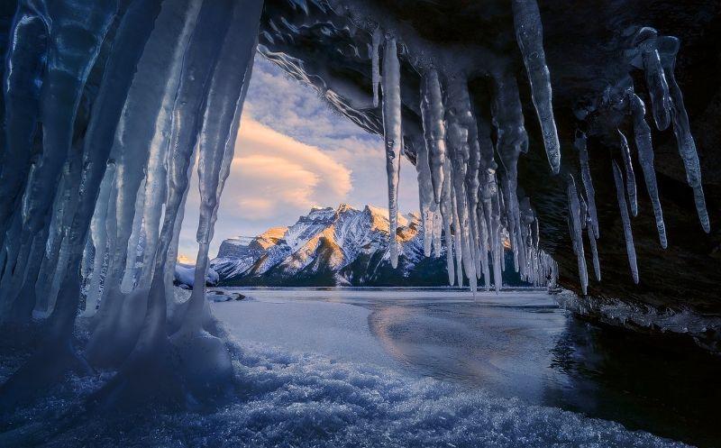 cave_ice_mountains_winter_snowy_peak_lake_Banff_National_Park_Canada-135660.jpg