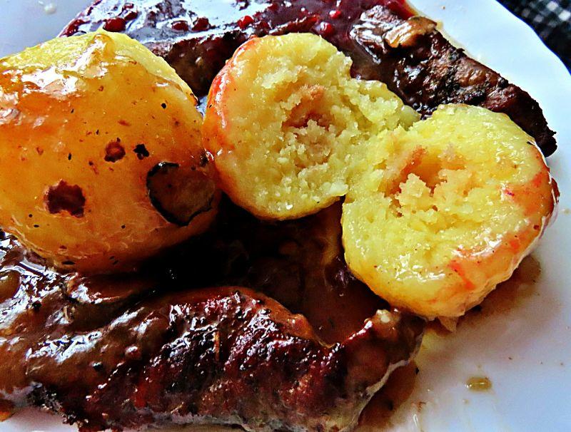 Kalbsfilet mit Knödel, Preisselbeeren und Trüffel.JPG