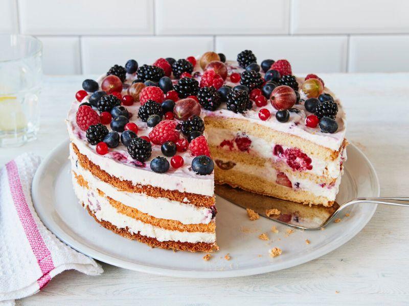 Backen5Torte1JoghurtBeeren1.jpg