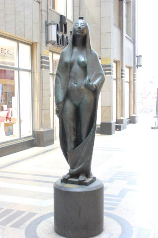 IMG_2437 Gaia II von Gerhard Marcks.JPG