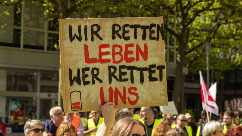 32041415-streik-der-pflegenden-belegschaft-der-uniklinik-mainz-das-krankenhaus-hat-laut-gass-ein-defizit-in-dreistelliger-millionenhoehe-225B0bcWIyfe.jpg