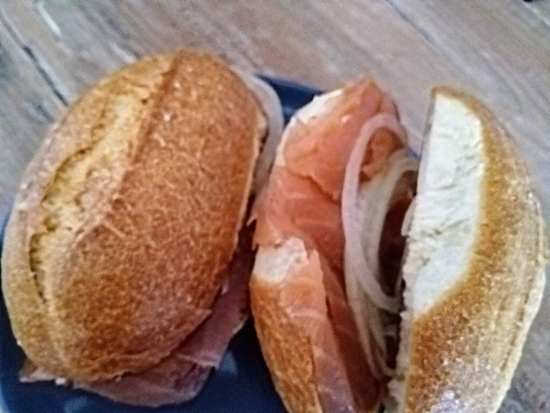 Lachsbrötchen.jpg