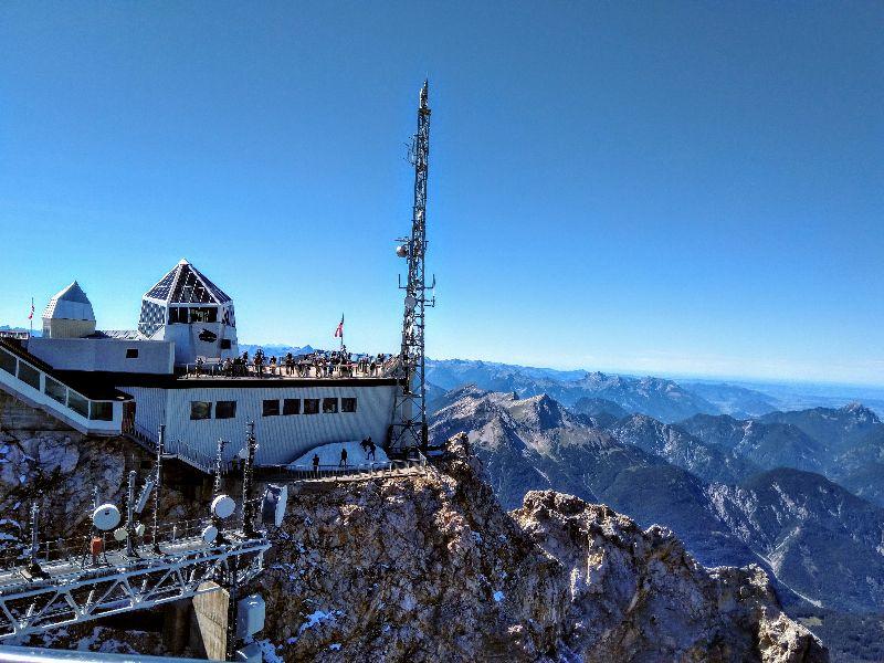 Zugspitze Blick über Bergkette.jpg