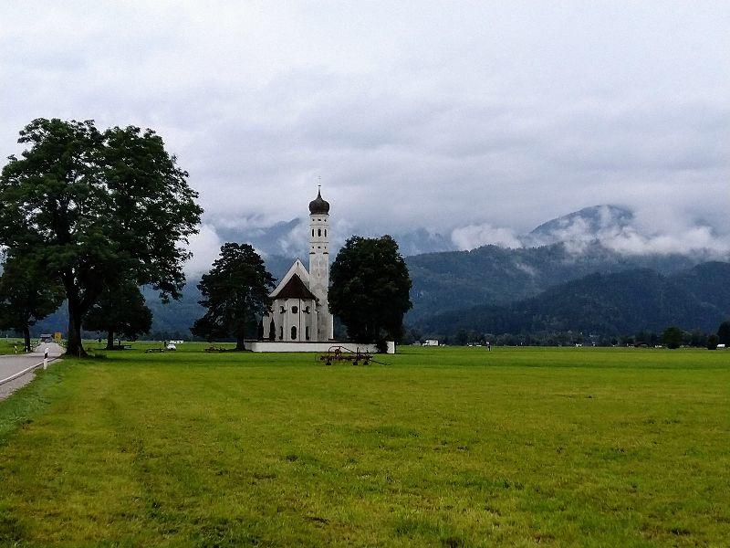 Kirche-Weg z.Parken.jpg