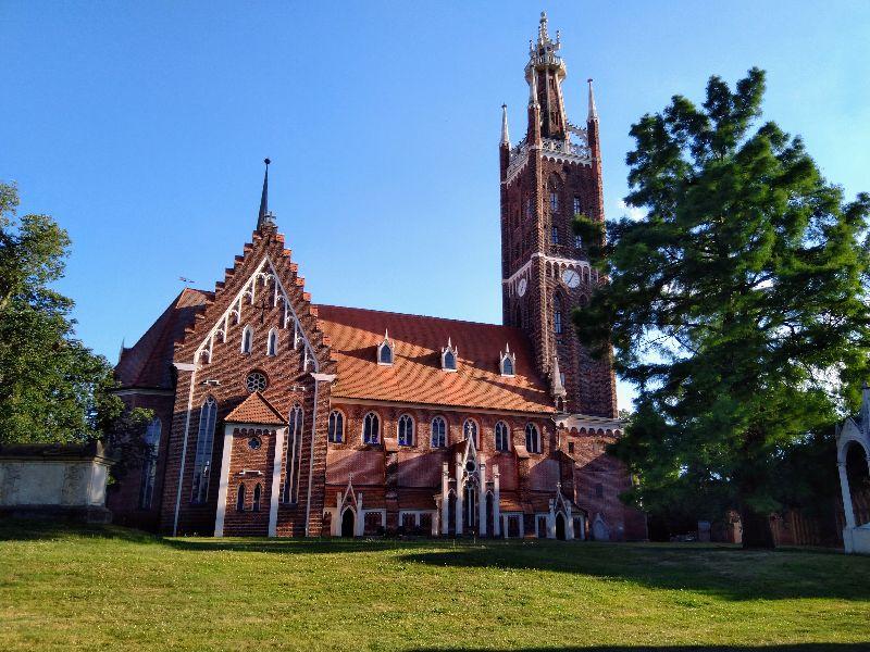 St.Petri-Kirche mit Bibelturm.jpg