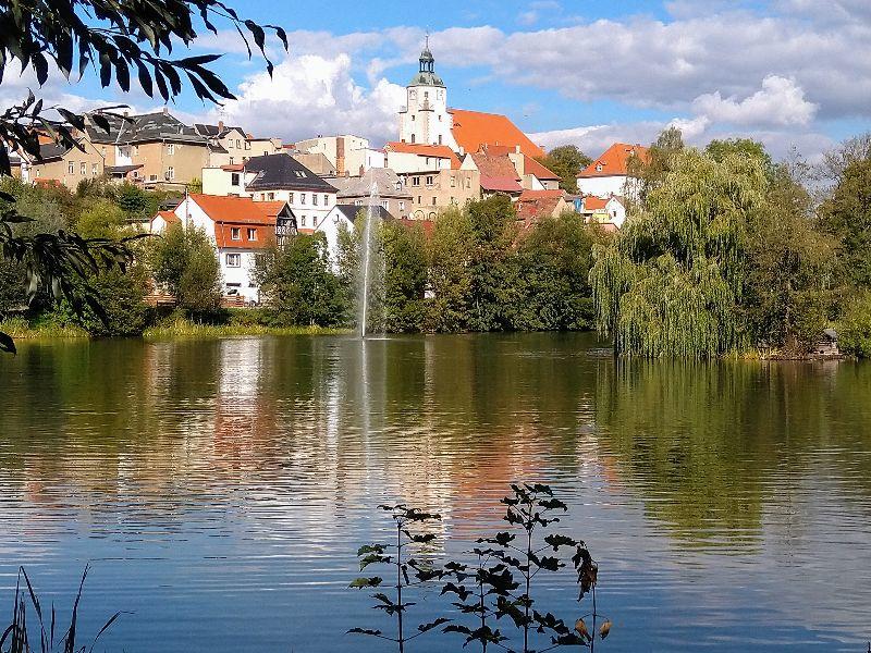 Ronneburg mit Teich.jpg