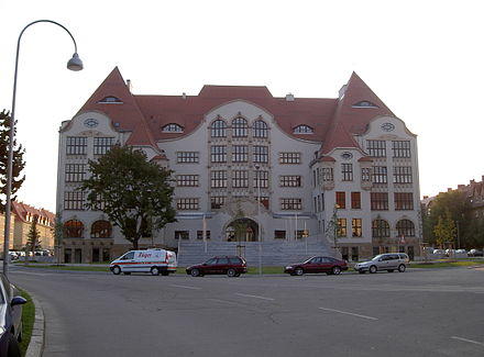 440px-Gutenberg-gymnasium-erfurt_september_2005_000.jpg