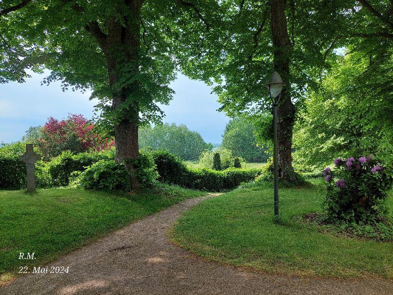 Friedhof&Kirche4.jpg