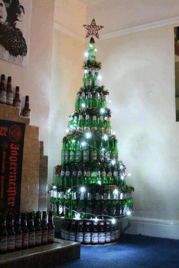 weihnachtsbaum-aus-bierflaschen.jpg