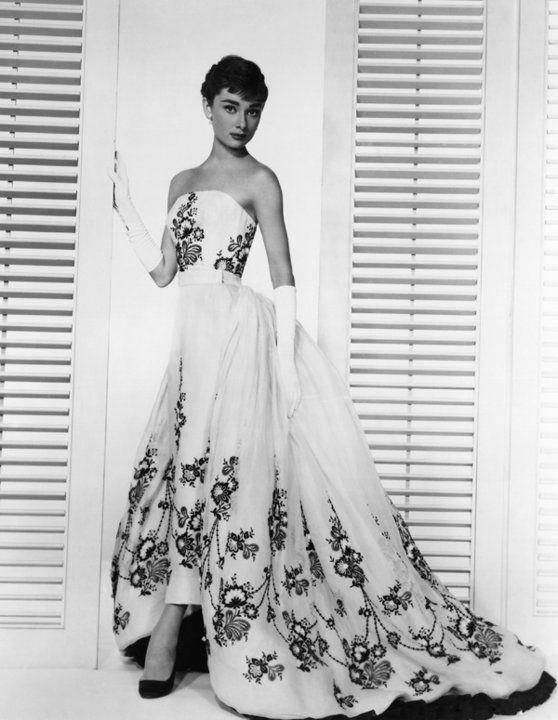 audrey-hepburn-wedding-dress-sabrina-4.jpg