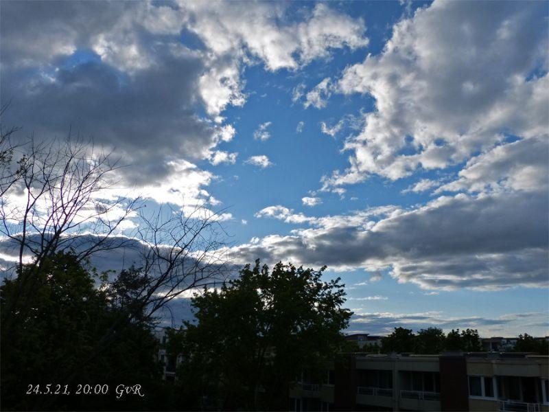 Abendwolken 24.5.21 001 Kopie.jpg