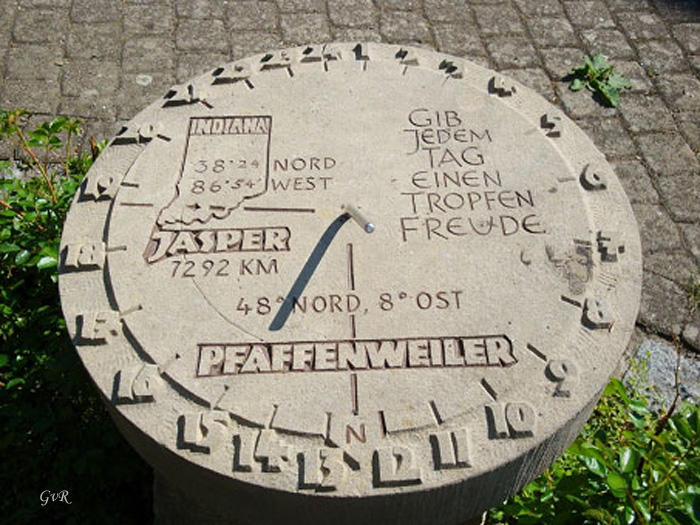 Pfaffenweiler-Sonnenuhr Kopie.jpg