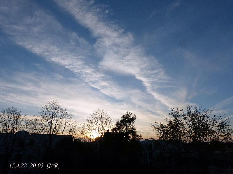 Abend 15.4.22  Mond Sonne 026 Kopie.jpg