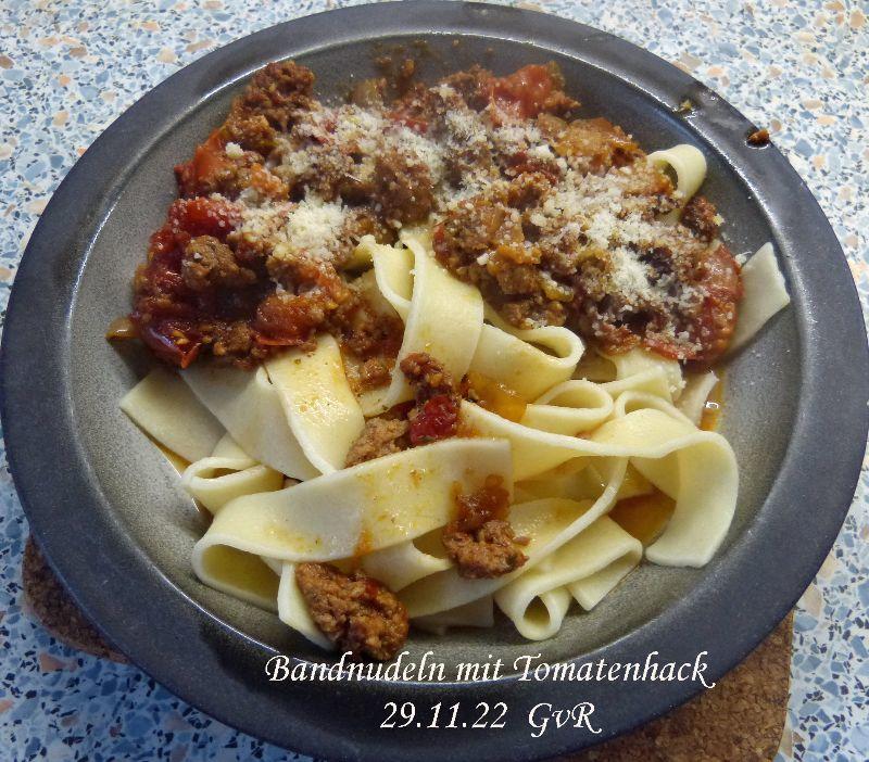 Bandnudeln mit Tomatenhack 29.11.22 001 Kopie.jpg