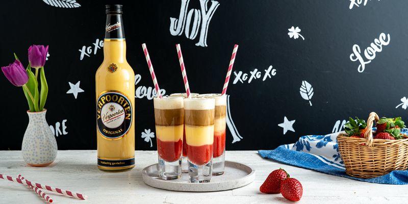 Eiskaffee-mit-Erdbeeren-und-lecker-Eierlikoer-2-rb.jpg