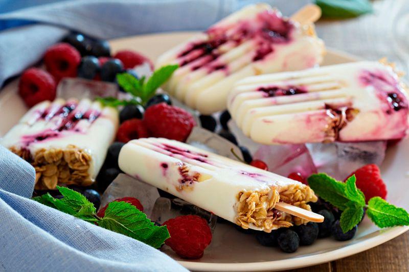 Sweets_Ice_cream_Raspberry_Blueberries_528623_1280x853.jpg