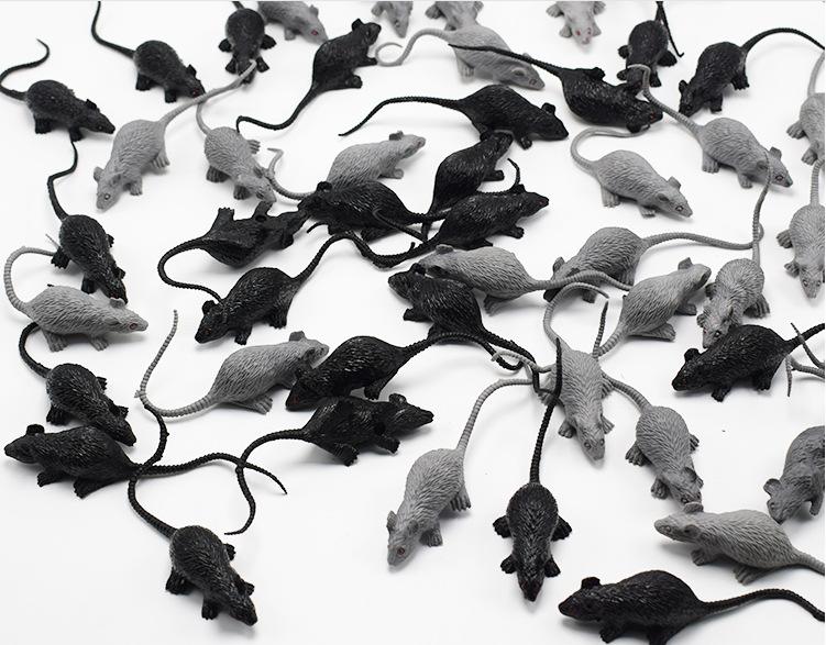 8 Teilesatz Schwarz Weiszlige Maus Spielzeug Maumluse Gummi Maus Ratten figuren Realistische Spielzeug Scary Witz Kunststoff Handwerk Lustige Geschenke fuumlr freunde ali-44094830.jpg