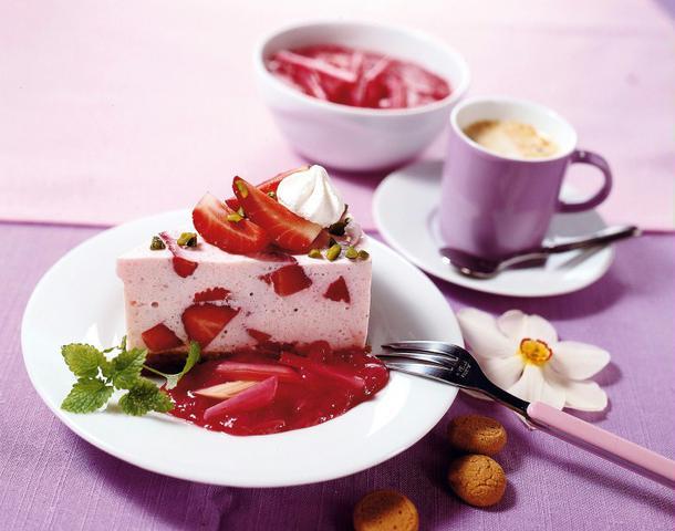 694871_1_edeka_rezeptbild_erdbeertorte_mit_rhabarbercreme_800x600.jpg