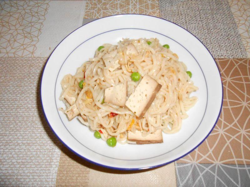 China-Nudeln-Mungbohnen-Erbsen-Tofu-süsssauer.jpg