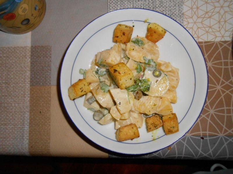 Kartoffelsalat-Tofuwuerfel-Kraeuter.jpg