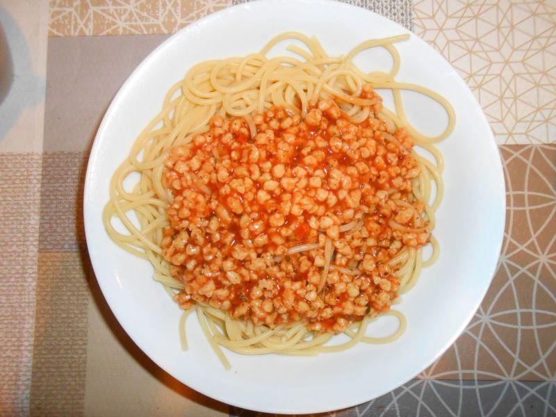 Spaghetti-Sojabroesel-Tomatensauce.jpg