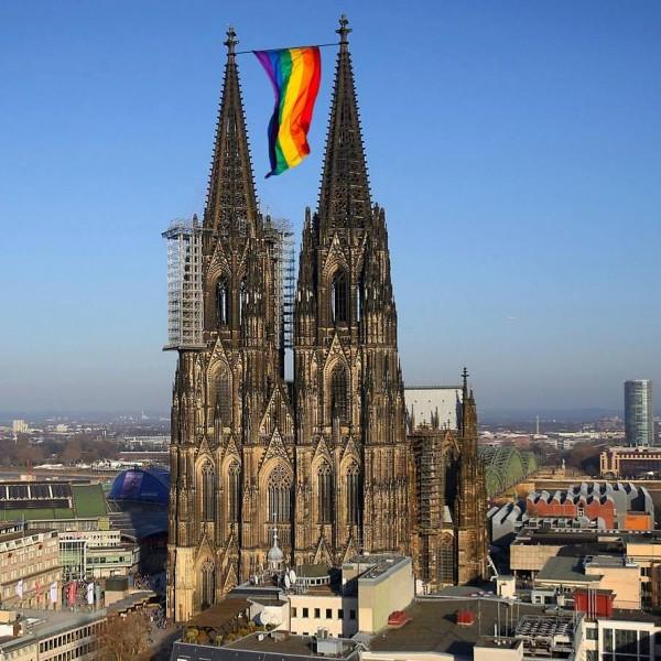 koelner-dom-regenbogenfahne.jpg